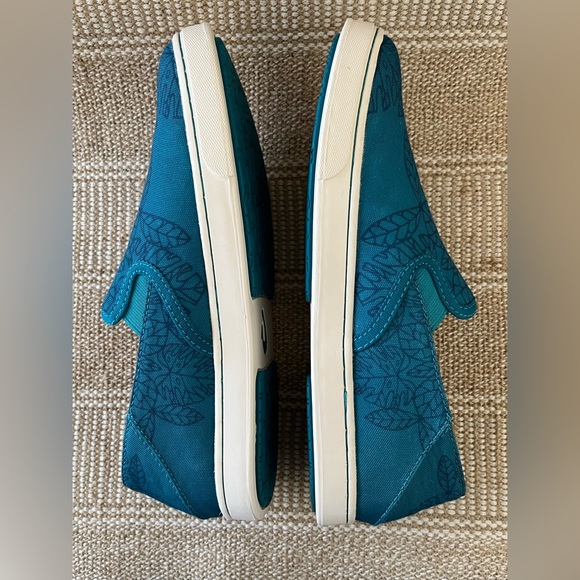 Olukai Women. Size: 7.5 Color: Teal - Picture 4 of 12